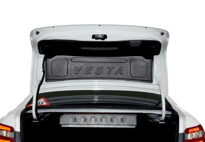 Внутренняя облицовка крышки багажника с логотипом LADA VESTA